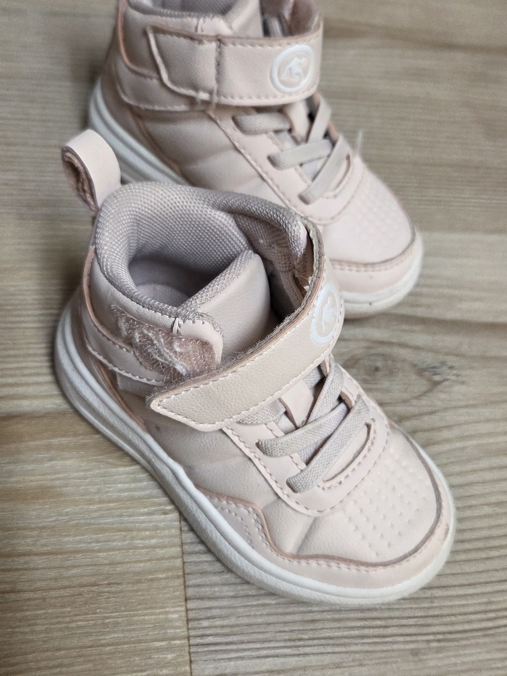 And1 Kids High-Top Sneakers in Pale Pink